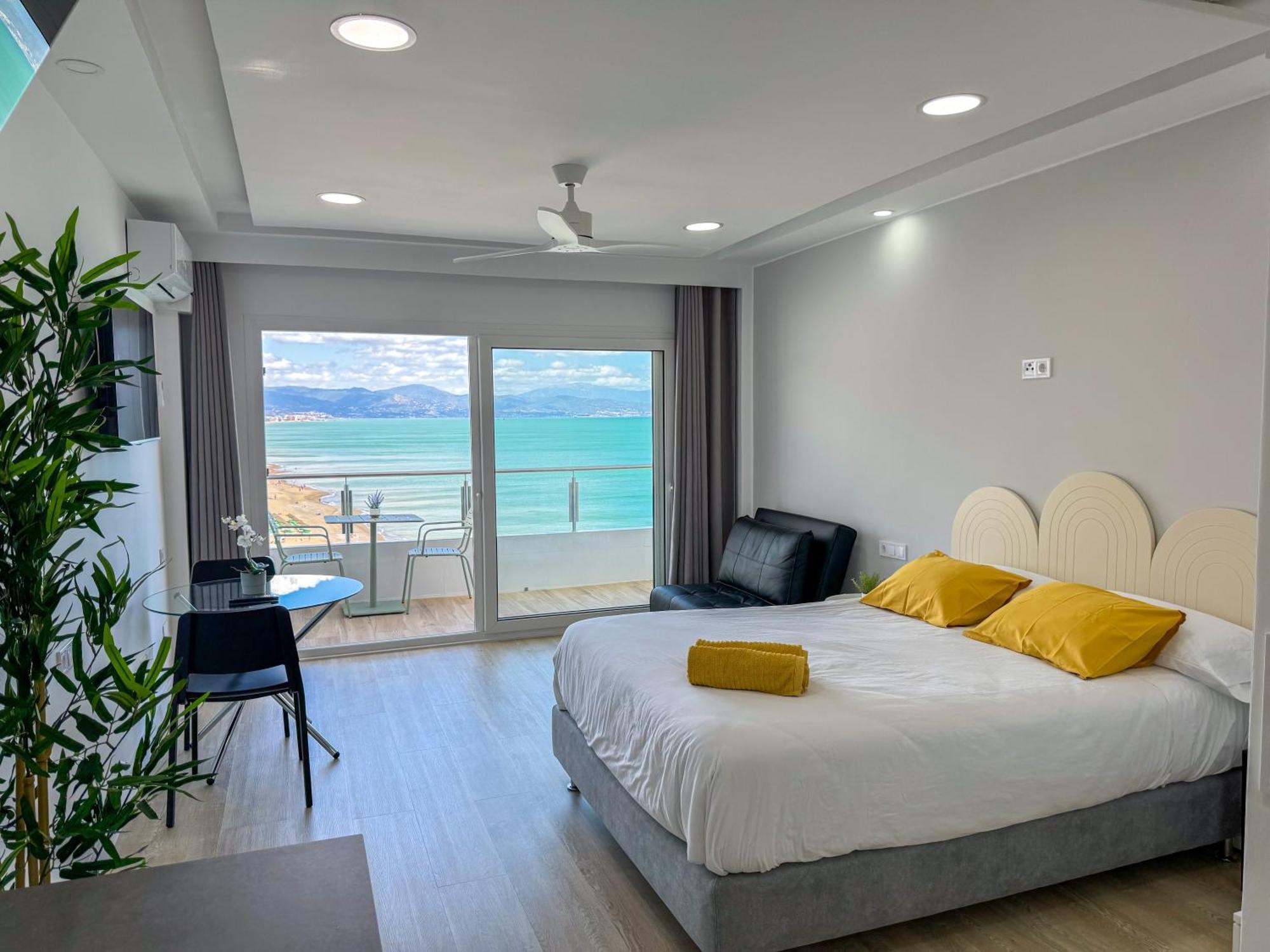 Spectacular Sea Views Torremolinos Apartment Bagian luar foto